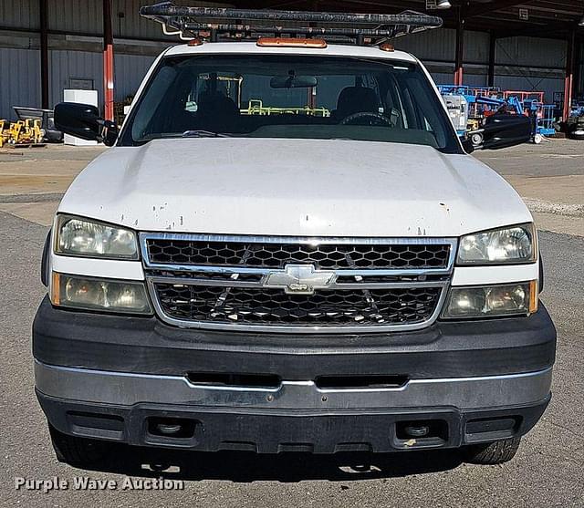 Image of Chevrolet 3500 equipment image 1