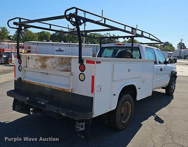 Image of Chevrolet 3500 equipment image 4