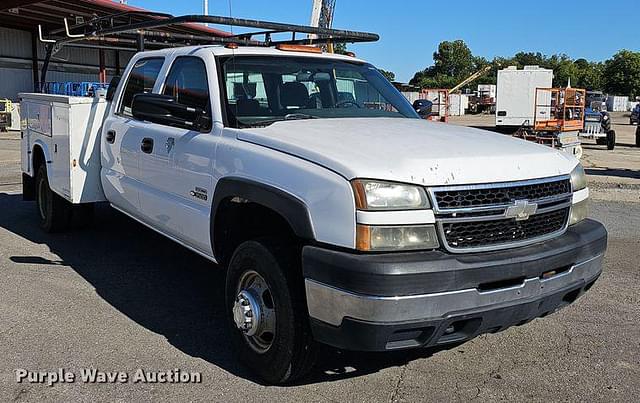 Image of Chevrolet 3500 equipment image 2