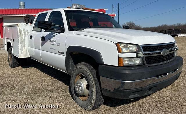 Image of Chevrolet 3500 equipment image 2