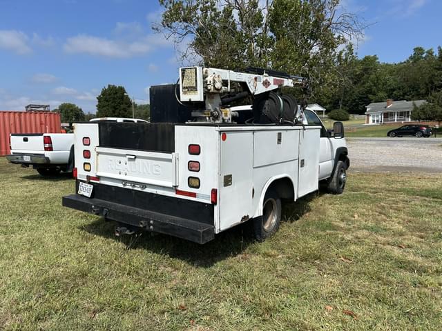 Image of Chevrolet 3500 equipment image 3