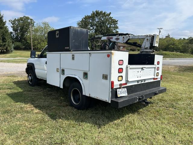 Image of Chevrolet 3500 equipment image 4