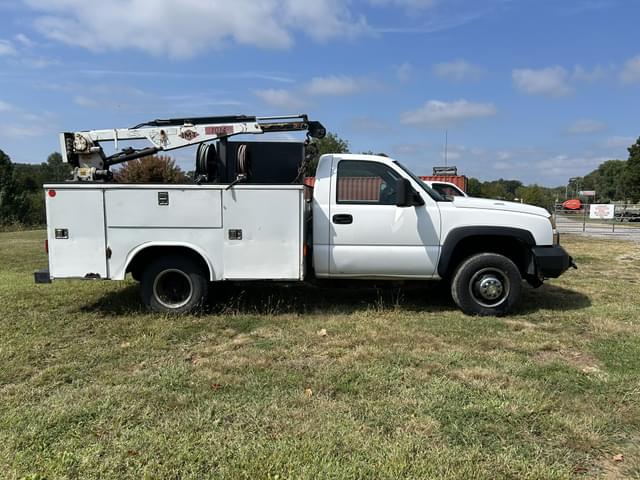 Image of Chevrolet 3500 equipment image 2