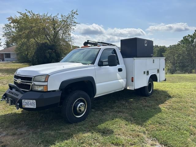 Image of Chevrolet 3500 equipment image 1