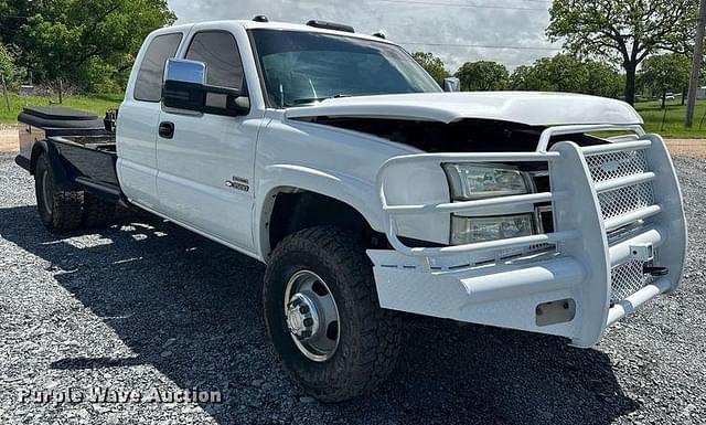 Image of Chevrolet 3500 equipment image 2