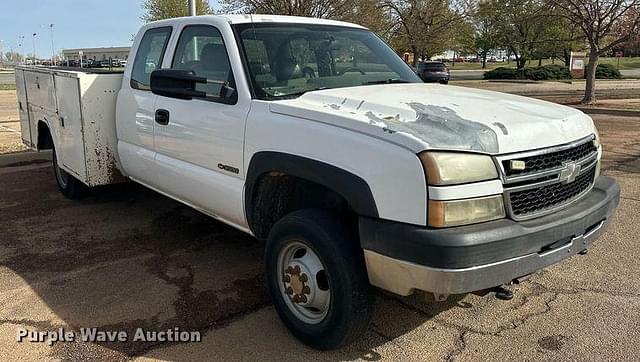 Image of Chevrolet 3500 equipment image 2