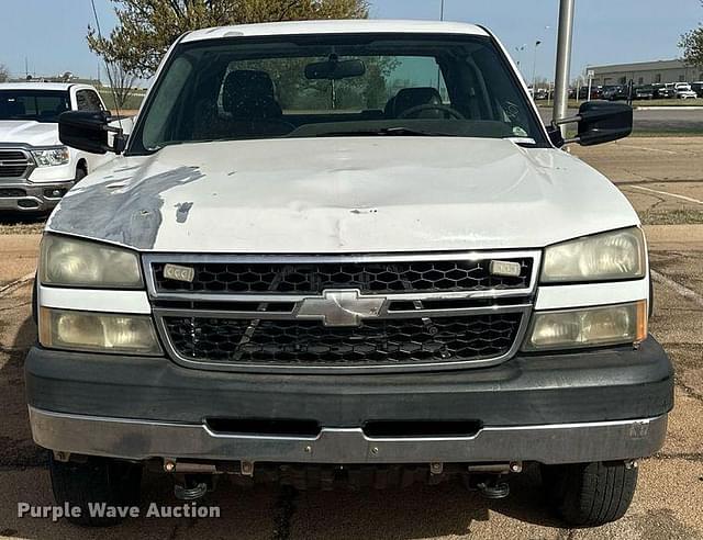 Image of Chevrolet 3500 equipment image 1