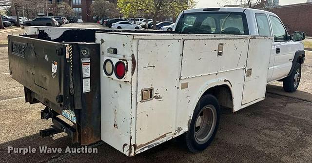 Image of Chevrolet 3500 equipment image 4