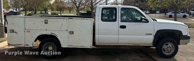 Image of Chevrolet 3500 equipment image 3
