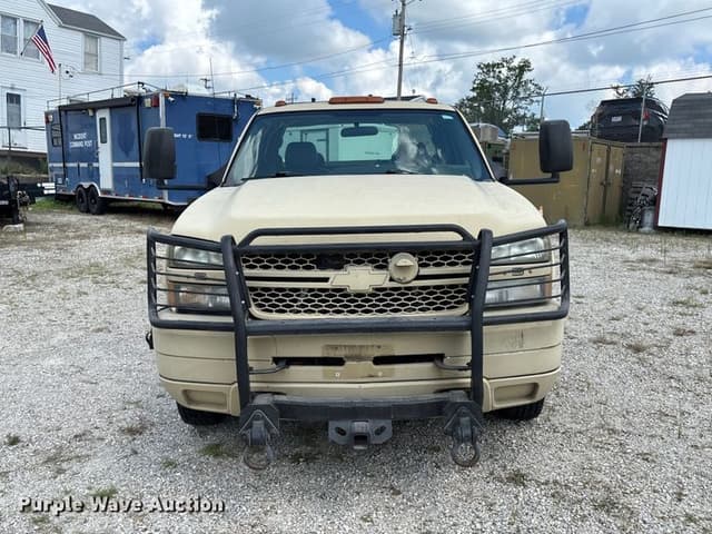 Image of Chevrolet 3500 equipment image 1