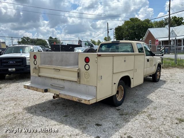 Image of Chevrolet 3500 equipment image 4