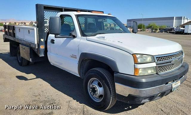 Image of Chevrolet 3500 equipment image 2