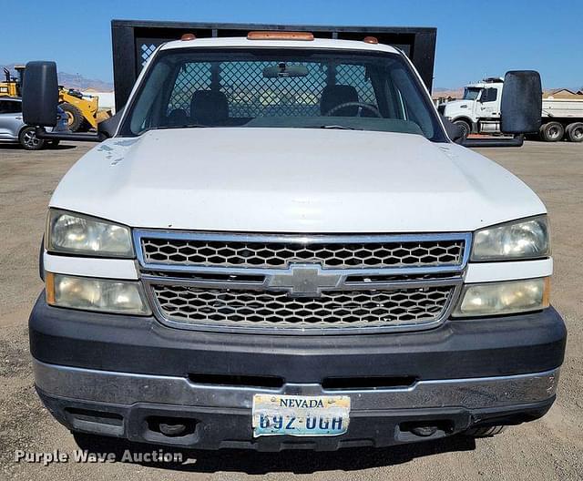 Image of Chevrolet 3500 equipment image 1