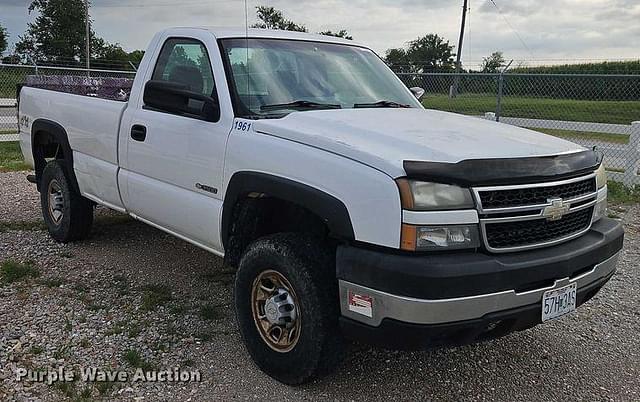 Image of Chevrolet 3500 equipment image 2
