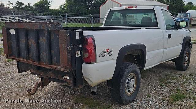 Image of Chevrolet 3500 equipment image 4