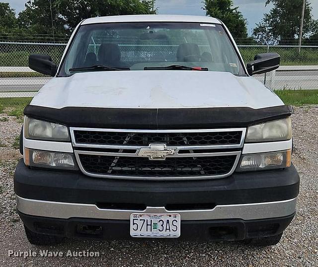 Image of Chevrolet 3500 equipment image 1