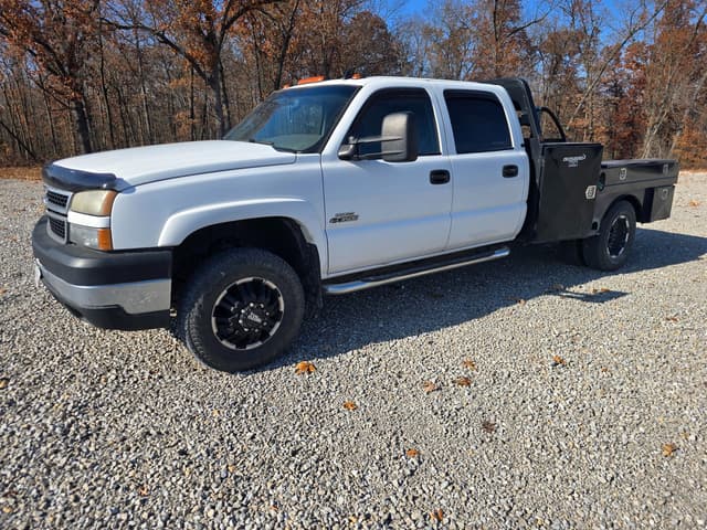 Image of Chevrolet 3500 equipment image 4