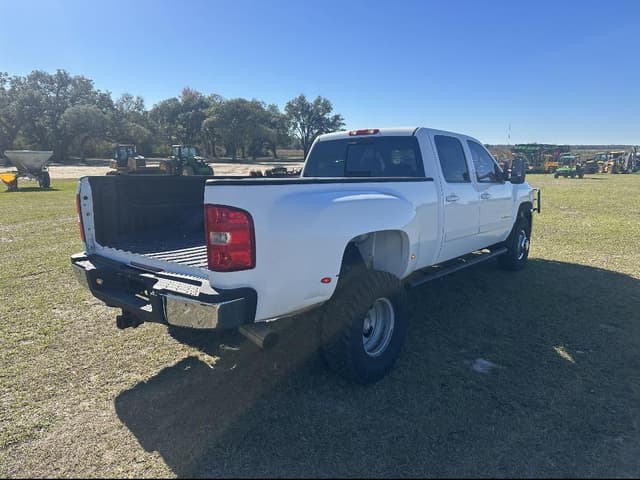 Image of Chevrolet 3500 equipment image 2