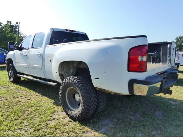 Image of Chevrolet 3500HD equipment image 3