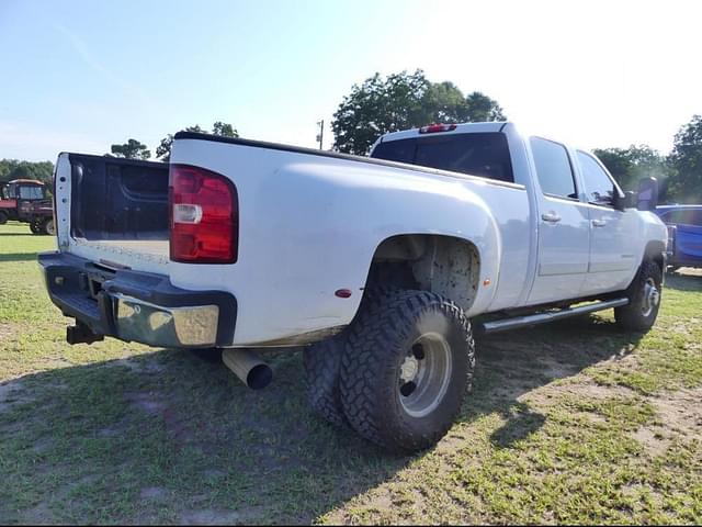 Image of Chevrolet 3500HD equipment image 2