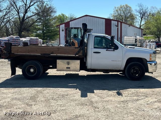 Image of Chevrolet 3500HD equipment image 3