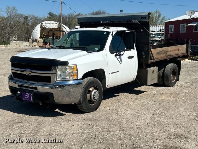 2007 Chevrolet 3500HD Equipment Image0