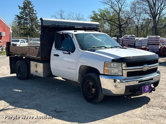 Image of Chevrolet 3500HD equipment image 2