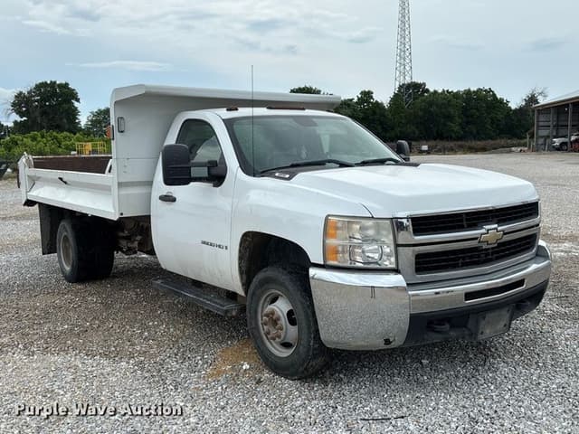 Image of Chevrolet 3500HD equipment image 2
