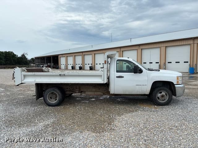 Image of Chevrolet 3500HD equipment image 3