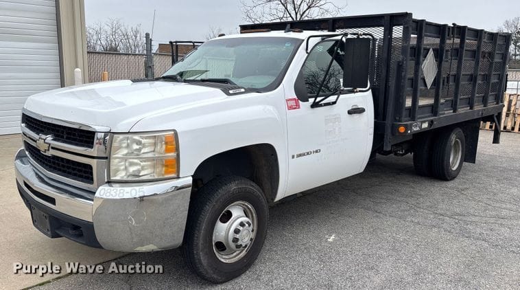 2007 Chevrolet 3500HD Equipment Image0