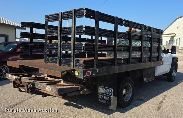 Image of Chevrolet 3500HD equipment image 4