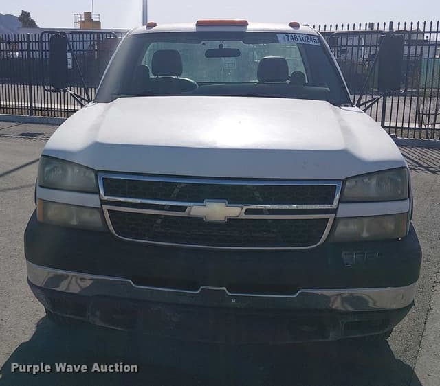 Image of Chevrolet 3500HD equipment image 1