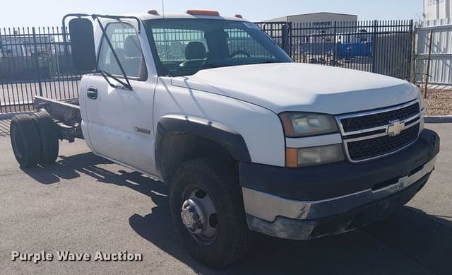 Image of Chevrolet 3500HD equipment image 2