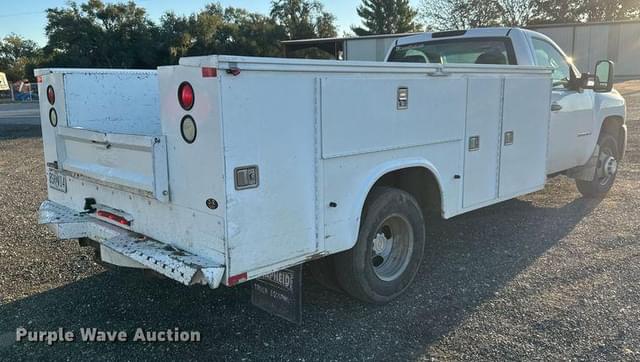 Image of Chevrolet 3500HD equipment image 4