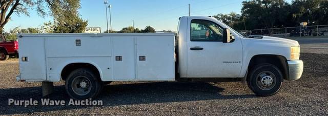 Image of Chevrolet 3500HD equipment image 3