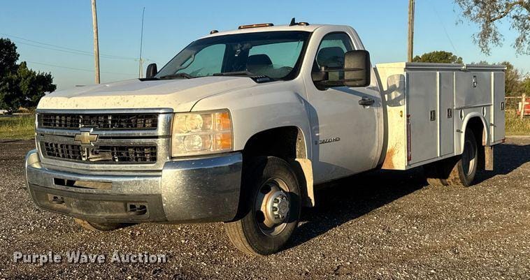 2007 Chevrolet 3500HD Equipment Image0
