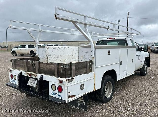 Image of Chevrolet 3500HD equipment image 4