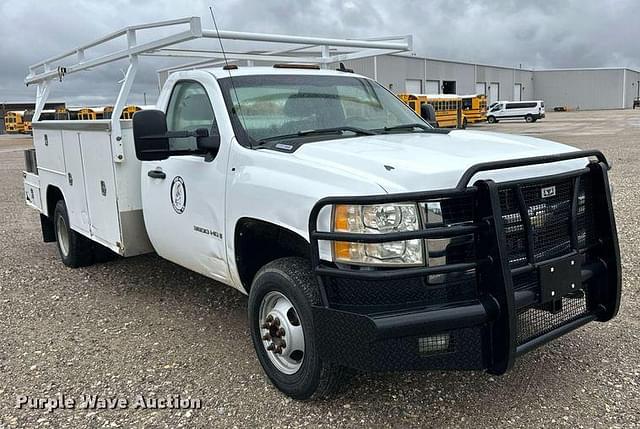 Image of Chevrolet 3500HD equipment image 2