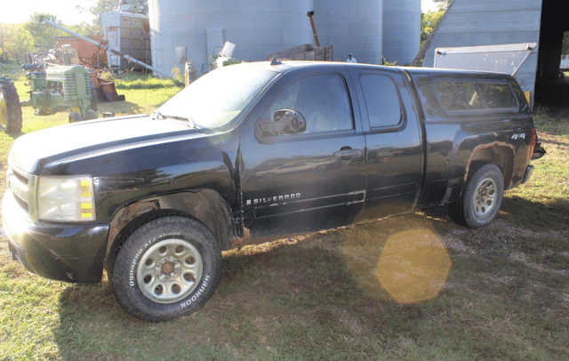 Image of Chevrolet Silverado equipment image 2