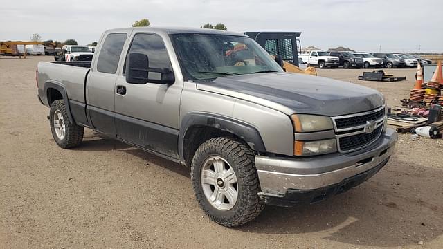 Image of Chevrolet 1500 equipment image 1