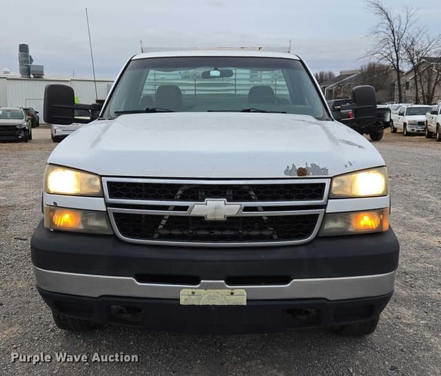 Image of Chevrolet 2500 equipment image 1