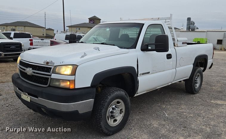 2007 Chevrolet 2500 Equipment Image0