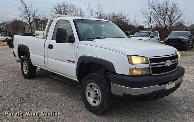Image of Chevrolet 2500 equipment image 2