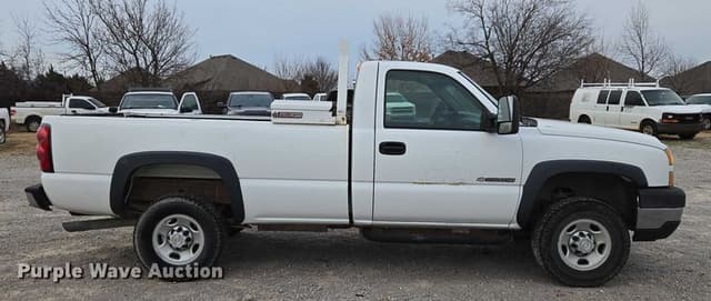 Image of Chevrolet 2500 equipment image 3