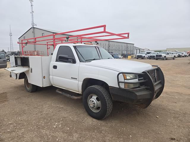 Image of Chevrolet 3500 equipment image 1