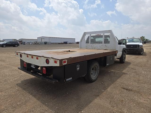Image of Chevrolet 3500 equipment image 2