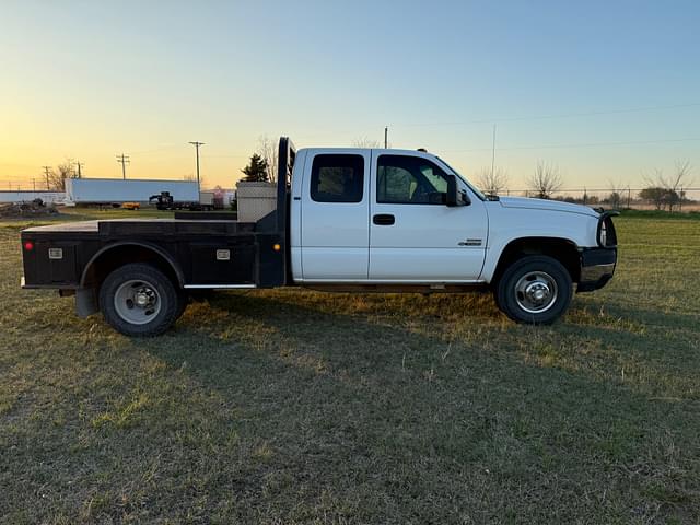 Image of Chevrolet 3500 equipment image 3