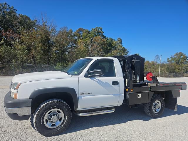 Image of Chevrolet Silverado equipment image 2