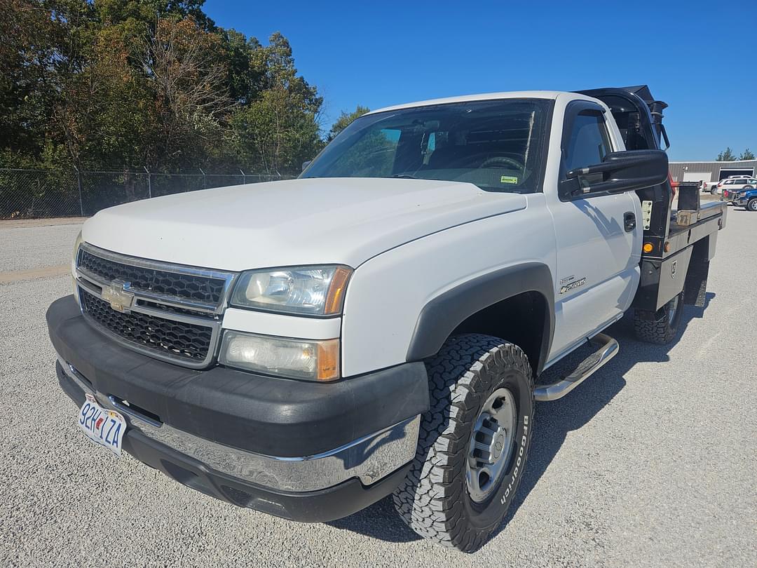 Image of Chevrolet Silverado Primary image