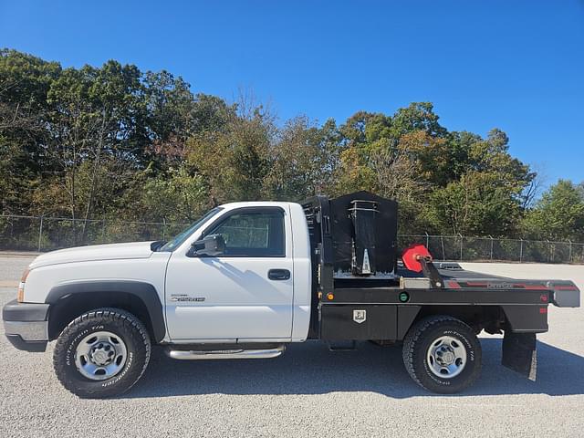 Image of Chevrolet Silverado equipment image 3